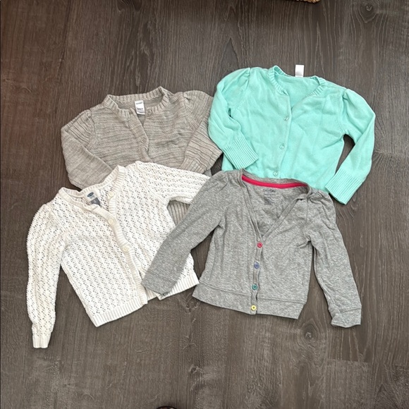 Bundle of 4: Old Navy & Gap Sweaters Size 2T - Picture 1 of 10